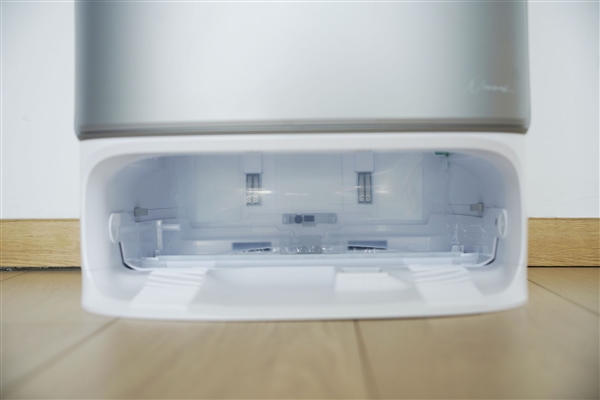 履带式拖布清洁无死角！云鲸逍遥002扫地机图赏