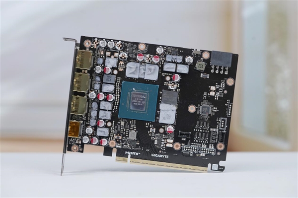 巧妙滑块设计！技嘉RTX 5060 Ti GAMING OC 16GB魔鹰图赏