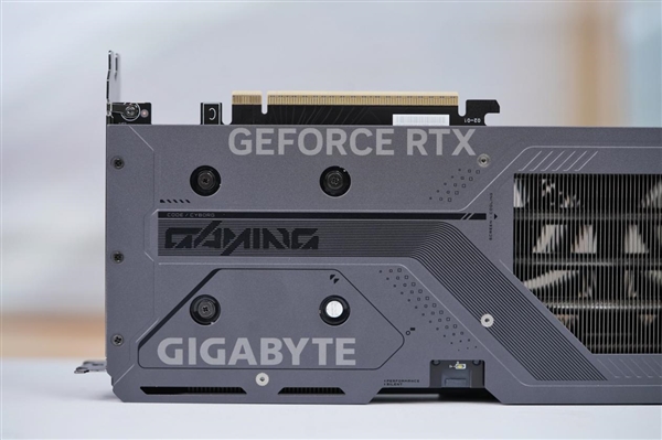 巧妙滑块设计！技嘉RTX 5060 Ti GAMING OC 16GB魔鹰图赏