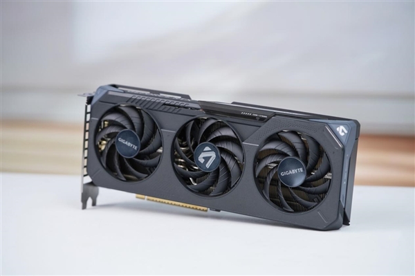 巧妙滑块设计！技嘉RTX 5060 Ti GAMING OC 16GB魔鹰图赏