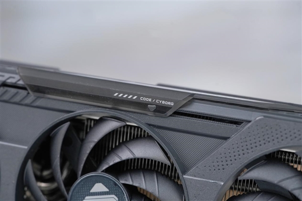 巧妙滑块设计！技嘉RTX 5060 Ti GAMING OC 16GB魔鹰图赏