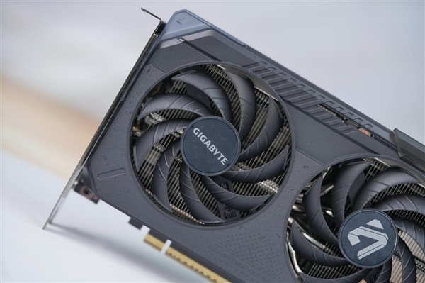 巧妙滑块设计！技嘉RTX 5060 Ti GAMING OC 16GB魔鹰图赏