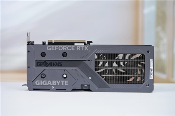 巧妙滑块设计！技嘉RTX 5060 Ti GAMING OC 16GB魔鹰图赏