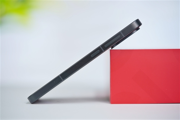 性能最强小屏旗舰！一加13T图赏