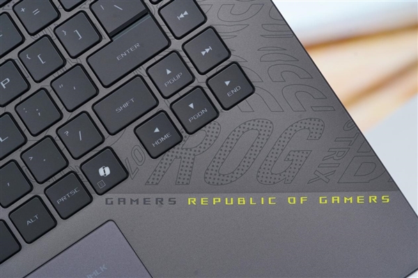 锐龙9 9955HX3D加持！ROG魔霸9笔记本图赏