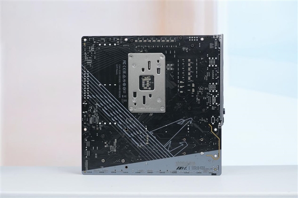 锐龙9000甜品座驾！技嘉B850M AORUS PRO WIFI7主板图赏