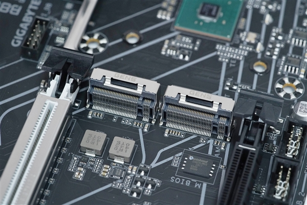 锐龙9000甜品座驾！技嘉B850M AORUS PRO WIFI7主板图赏