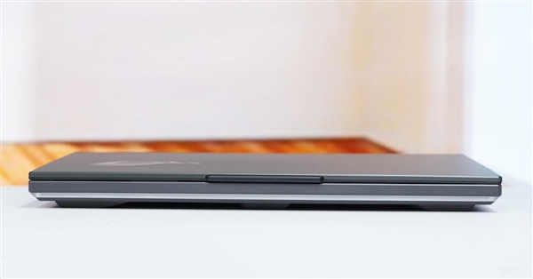 锐龙9 9955HX3D加持！ROG魔霸9笔记本图赏