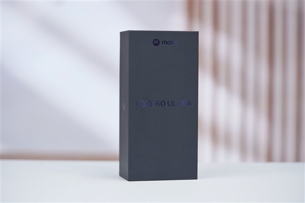 全球首款骁龙8至尊版小折叠！联想moto razr 60 Ultra图赏