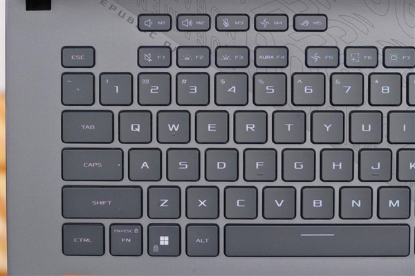 锐龙9 9955HX3D加持！ROG魔霸9笔记本图赏