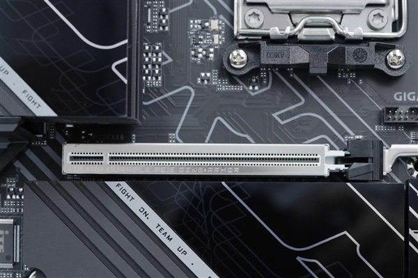 锐龙9000甜品座驾！技嘉B850M AORUS PRO WIFI7主板图赏