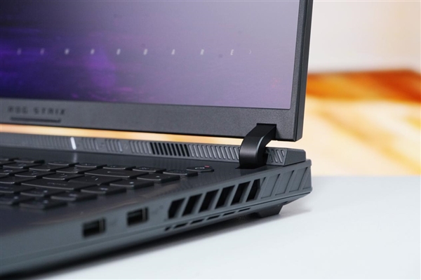 锐龙9 9955HX3D加持！ROG魔霸9笔记本图赏
