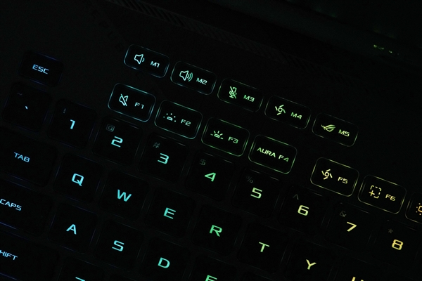 锐龙9 9955HX3D加持！ROG魔霸9笔记本图赏