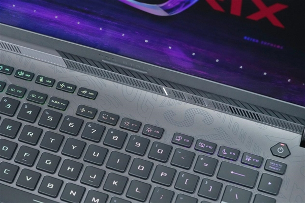 锐龙9 9955HX3D加持！ROG魔霸9笔记本图赏