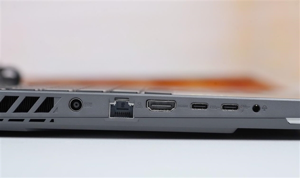 锐龙9 9955HX3D加持！ROG魔霸9笔记本图赏