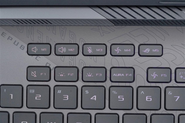 锐龙9 9955HX3D加持！ROG魔霸9笔记本图赏