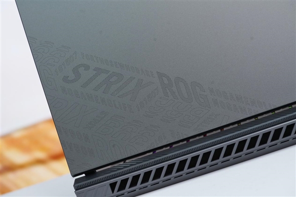 锐龙9 9955HX3D加持！ROG魔霸9笔记本图赏