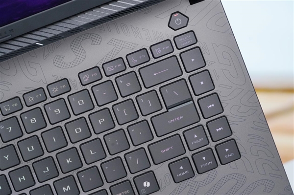 锐龙9 9955HX3D加持！ROG魔霸9笔记本图赏