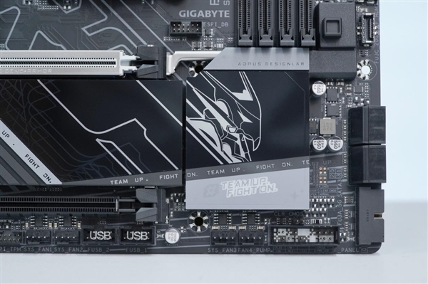 锐龙9000甜品座驾！技嘉B850M AORUS PRO WIFI7主板图赏