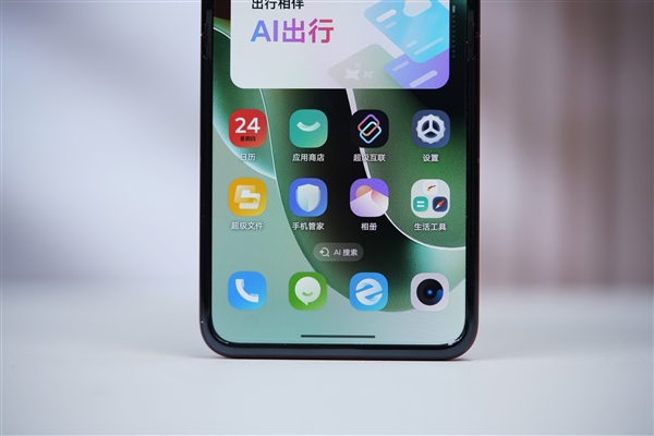 全球首款骁龙8至尊版小折叠！联想moto razr 60 Ultra图赏