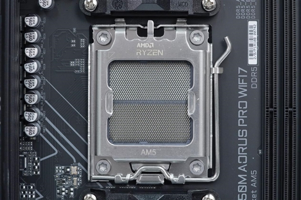 锐龙9000甜品座驾！技嘉B850M AORUS PRO WIFI7主板图赏