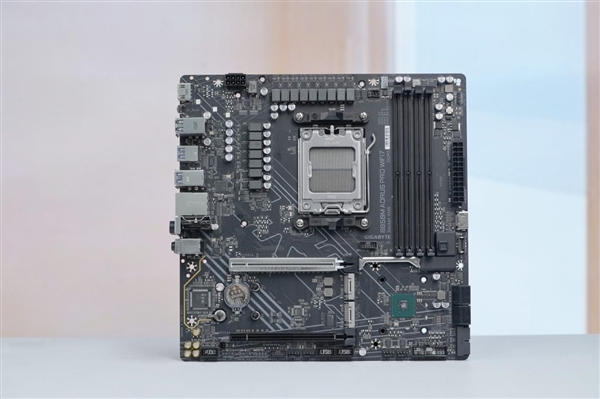 锐龙9000甜品座驾！技嘉B850M AORUS PRO WIFI7主板图赏