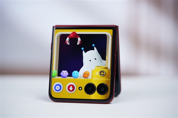 全球首款骁龙8至尊版小折叠！联想moto razr 60 Ultra图赏