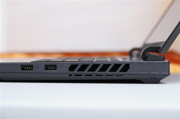 锐龙9 9955HX3D加持！ROG魔霸9笔记本图赏