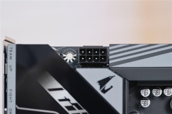 锐龙9000甜品座驾！技嘉B850M AORUS PRO WIFI7主板图赏