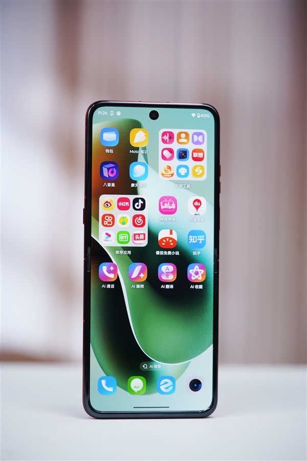 全球首款骁龙8至尊版小折叠！联想moto razr 60 Ultra图赏