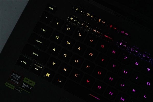 锐龙9 9955HX3D加持！ROG魔霸9笔记本图赏