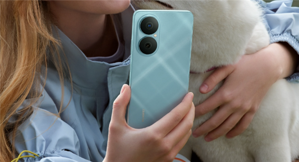 国补1019.15元起！华为畅享80首销：麒麟芯片 一周两充华为续航王