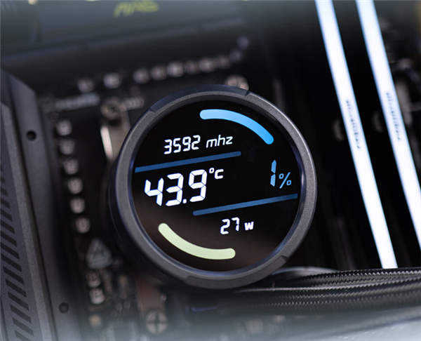 银昕E360 PRO AIO水冷398元起：2.6寸大屏、炫彩三联体风扇