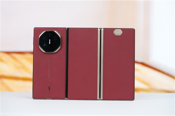 华为多款折叠屏手机销量出炉：全球首款三折叠Mate XT激活突破42万台