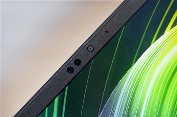 RTX 5090游戏利器！雷蛇灵刃16 2025游戏本图赏