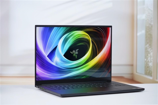 RTX 5090游戏利器！雷蛇灵刃16 2025游戏本图赏