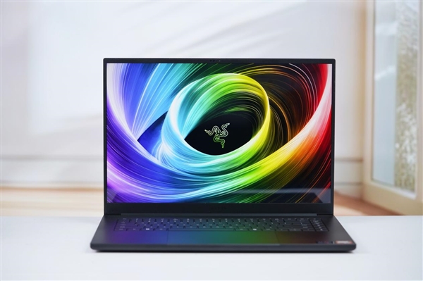 RTX 5090游戏利器！雷蛇灵刃16 2025游戏本图赏