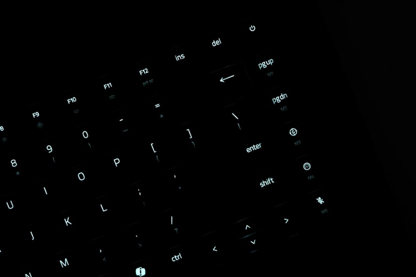 RTX 5090游戏利器！雷蛇灵刃16 2025游戏本图赏