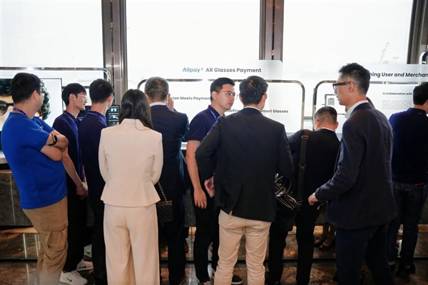 星纪魅族全球首发 AR 眼镜线下支付，开启“一眼即付”新时代！