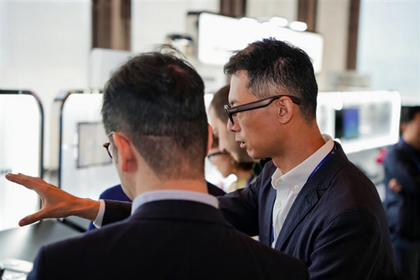 星纪魅族全球首发 AR 眼镜线下支付，开启“一眼即付”新时代！