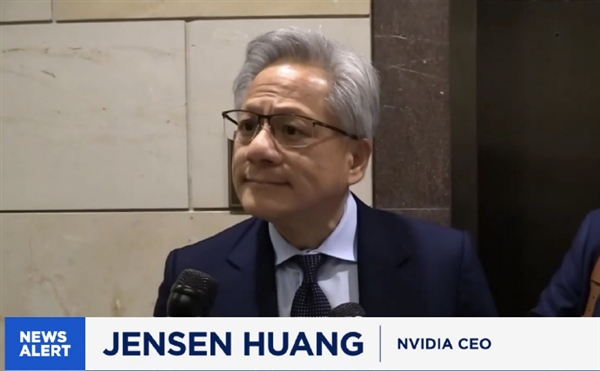 黄仁勋对华为又敬又怕！再次直言其是最强大科技公司之一