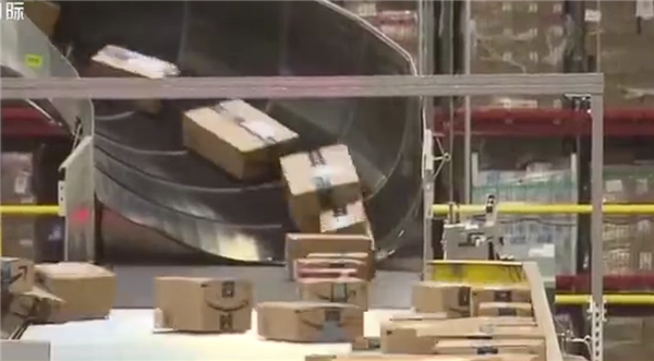 美国取消对中国小额包裹免税政策 美专家算了一笔账：苦了消费者