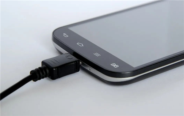 手机电量1%时“比失恋还难受” 为何会有电量焦虑