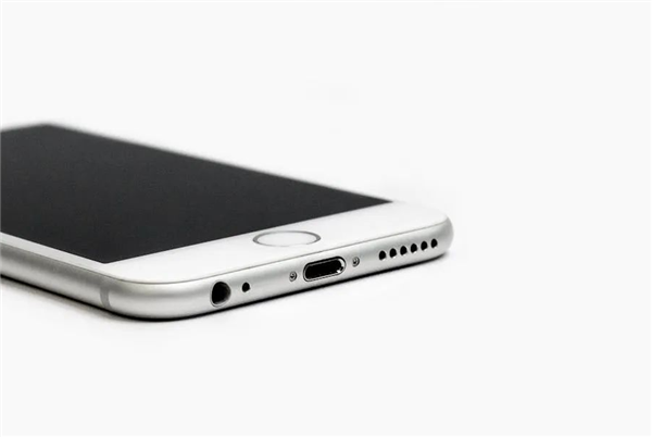 手机电量1%时“比失恋还难受” 为何会有电量焦虑