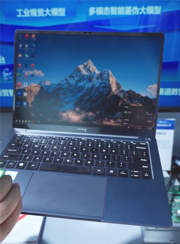 飞腾首款自研笔记本CPU腾锐D3000M首次亮相：高性能、长续航