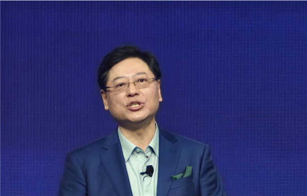 联想发布端侧AI新技术 PC本地推理能力媲美 OpenAI-mini