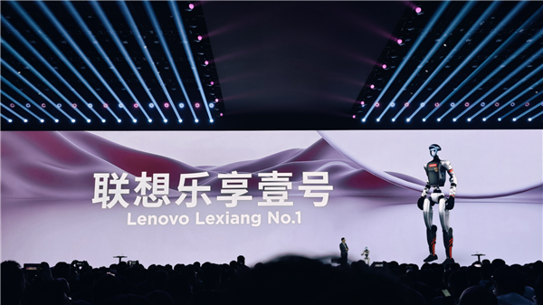 杨元庆亲自挂工牌的硅基员工是“人精”  直言只想上班陪CEO打太极