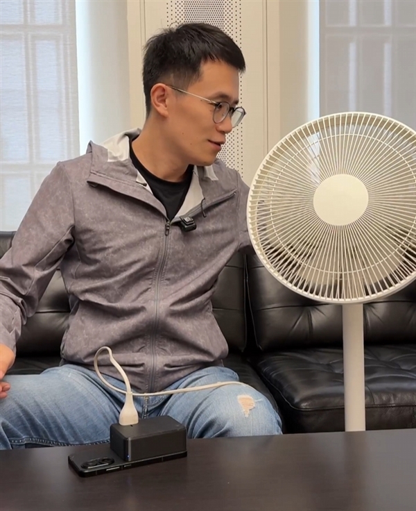 王腾爆改REDMI Turbo 4 Pro：烧水壶、电风扇插手机上取电