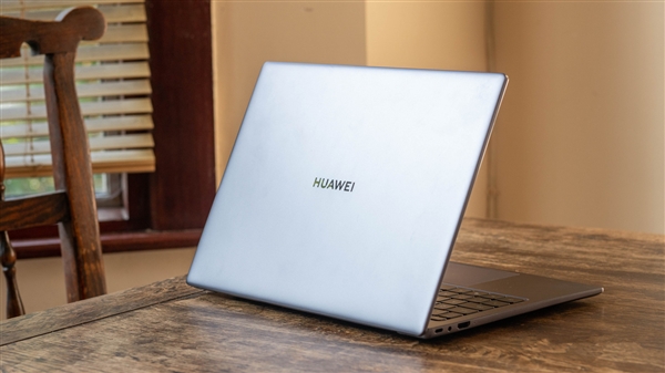 全球首发鸿蒙电脑OS！华为MateBook Pro开箱上手