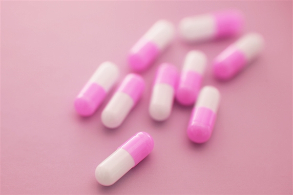 75岁上市公司董事长赤膊秀肌肉 为自家产品代言拼了